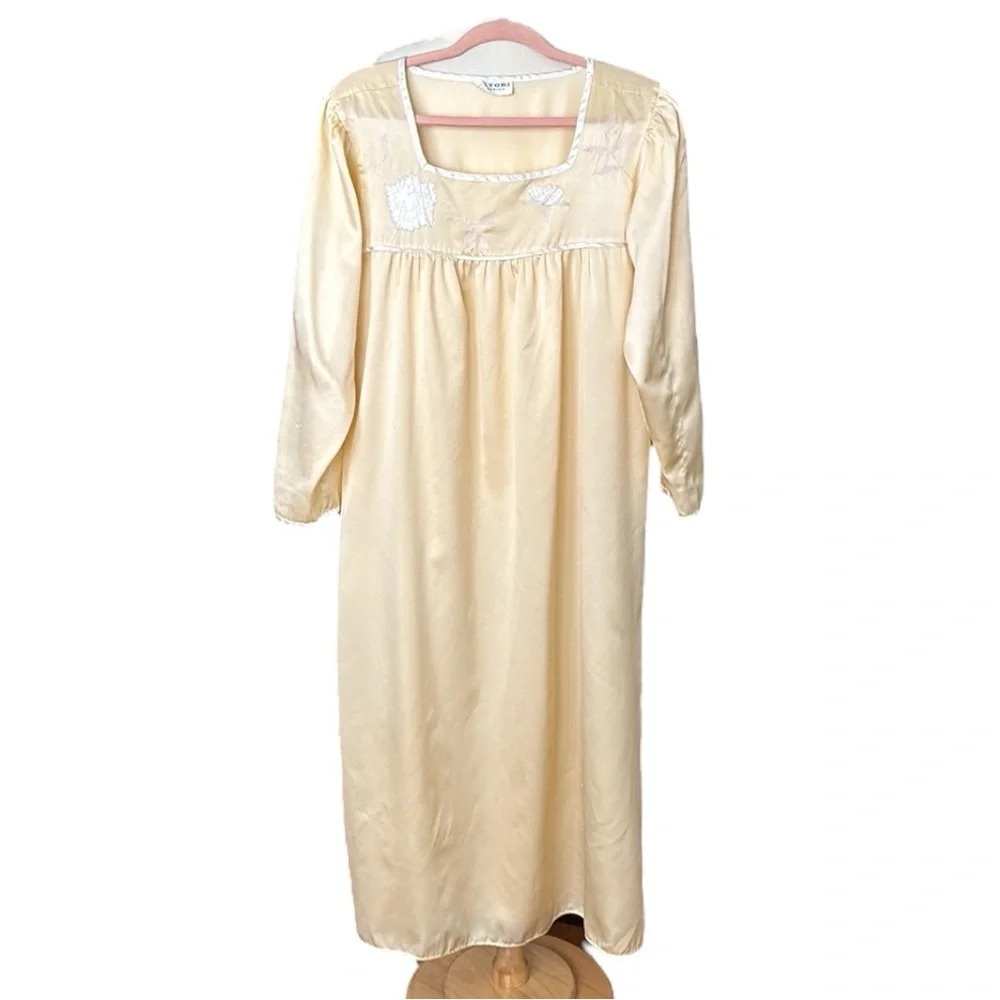 NATORI‎ Classics Vintage Embroidered Nightgown Butter Yellow Square Neck